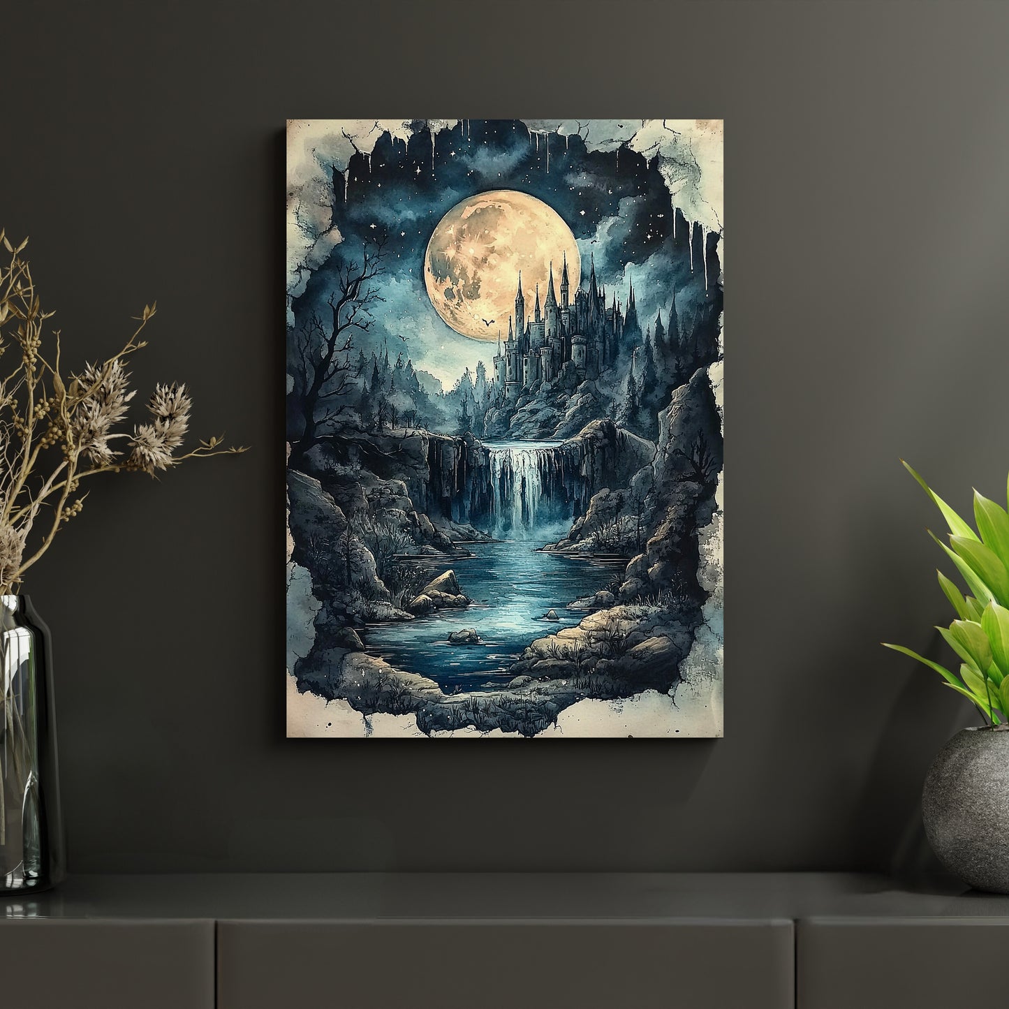Das Metallposter 'Silbermond-Festung' zeigt eine faszinierende Fantasy-Landschaft mit einer majestätischen Festung, umgeben von dunklen Wäldern und einem leuchtenden Vollmond. Dieses mystische Wandbild eignet sich ideal als märchenhafte Wanddeko und ist ein perfektes Geschenk für Fantasy-Liebhaber. Ideal für Gaming Setups.